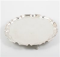 Lot 274 - Circular silver salver, by Deakin & Francis, Birmingham 1973, moulded pie-crust edge, raised on three scrolled feet, 15oz, diameter 26cm.