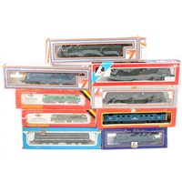 Lot 13 - OO gauge railway locomotives