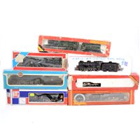 Lot 30 - OO gauge railway locomotives, including Hornby R264 BR class 9F 2-10-0, and others.