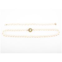 Lot 189 - A pearl necklace and bracelet. suite.