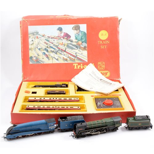 Lot 3 - Tri-ang OO gauge railways, including Sir Nigel Gresley and Britannia locomotives, R3A train set with locomotive