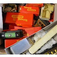 Lot 3 - Tri-ang OO gauge railways, including Sir Nigel Gresley and Britannia locomotives, R3A train set with locomotive