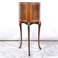 Lot 436 - Edwardian mahogany jardinière stand