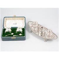 Lot 125 - A silver plated desk stand, 26cm long by 10.5cm deep and a pair of silver salts by Goldsmiths & Silversmiths Co. Ltd., cased, green velvet and cream material lining, Birmingham 1937. (2)
