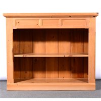 Lot 512 - Contemporary pine open bookcase, panelled frieze, fitted with a single shelf, plinth base, width 122cm, height 101cm.