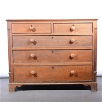 Lot 466 - Victorian oak and elm chest of drawers, moulded edge, fitted with two short and three long drawers, reeded sections to the angles, bracket feet, width 118cm.
