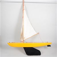 Lot 251 - Bowman racing pond yacht