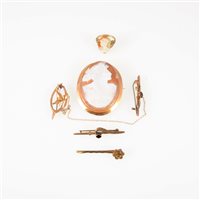 Lot 282 - An oval carved shell cameo brooch of a female profile facing right in a plain yellow metal frame marked 9ct,.