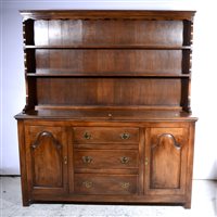 Lot 362 - Reproduction oak dining room suite.