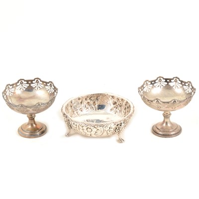 Lot 136 - Victorian shallow silver sugar bowl, marks rubbed, Sheffield 1900