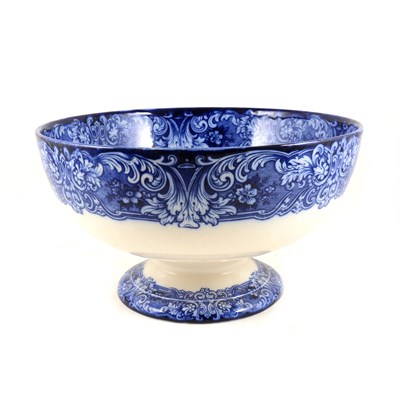 Lot 51 - A collection of ceramic plates and bowls, to include a traditional Imari bowl, 18.7cm diameter, another later Imari style bowl with galleon to centre, 21.3cm diameter, on carved wooden stand