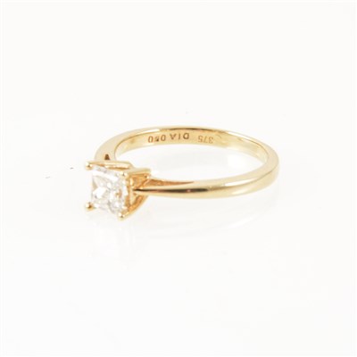 Lot 220 - A diamond solitaire ring, princess cut stone, 9 carat yellow gold mount