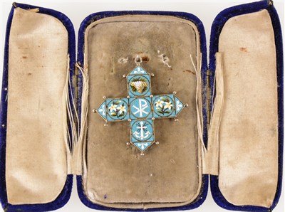 Lot 271 - A micro mosaic cross pendant