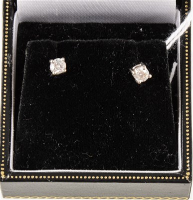 Lot 263 - A pair of diamond single stone earstuds