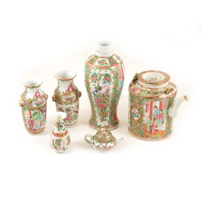 Lot 37 - A collection of Cantonese porcelain