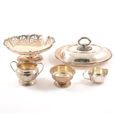 Lot 124 - An Edwardian electroplated oval dessert basket, etc.
