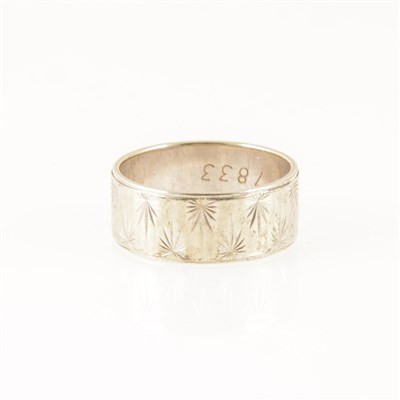 Lot 261A - A 9 carat white gold ring, shank engraved with star pattern, approximate weight 5.5g, ring size P.