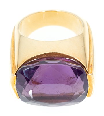 Lot 211 - Cartier, attributed - A large amethyst dress ring