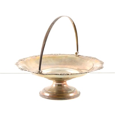 Lot 198 - A silver bread/fruit basket by Adie Brothers Ltd, Birmingham 1925