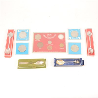 Lot 122 - Collection of commemorative crowns, coins and spoons.