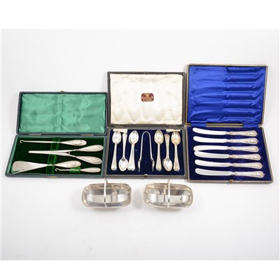Lot 251 - A pair of small silver bon bon dishes in the form of trugs, Sheffield 1928/29. 2.5oz