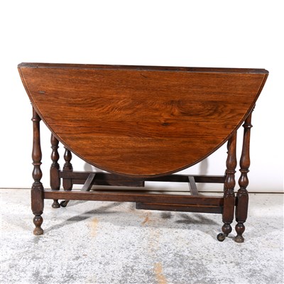 Lot 368 - Oak gateleg dining table