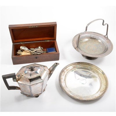 Lot 90 - A silver champagne coupe by Charles Boyton & Son Ltd, London 1907, approx. 4.3oz, and other plated-wares
