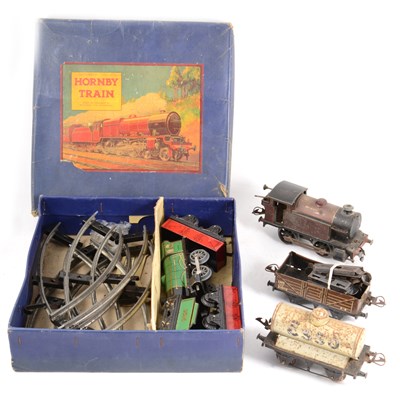 Lot 44 - Hornby O gauge railways; MO Good set boxed, etc.