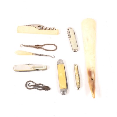 Lot 97 - A collection of pens and propelling pencils; ...
