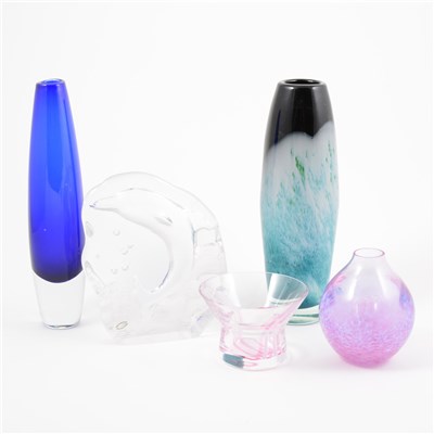 Lot 40 - A small quantity of modern glass