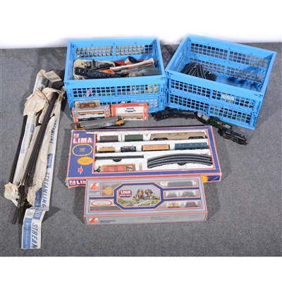 Lot 26 - OO gauge and N gauge model railways; a collection of sets, locomotives, passenger coaches etc.