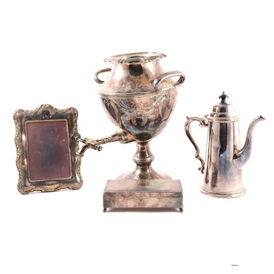 Lot 118 - A collection of ceramics and plated wares, to include a tea urn, salver, salts, cigar box