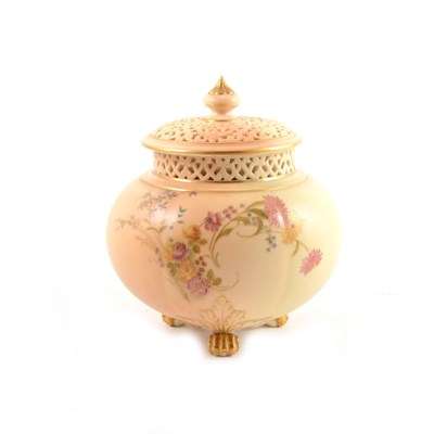 Lot 51 - Royal Worcester pot pourri vase, date mark 1904, ...