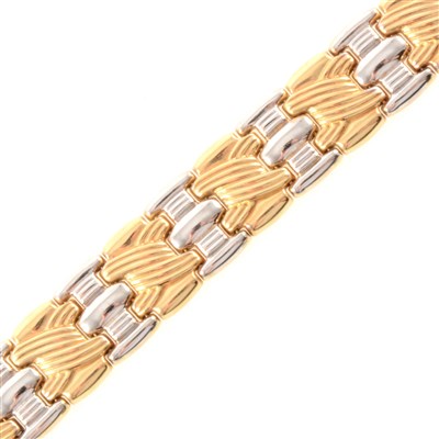 Lot 251 - A yellow metal bracelet marked 750.