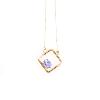 Lot 317 - A tanzanite pendant on a fine chain
