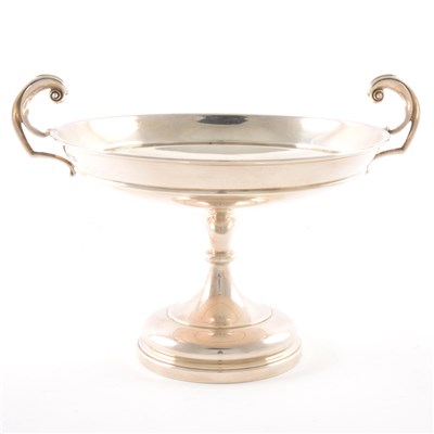 Lot 138 - Silver tazza, Walker & Hall, Sheffield 1922