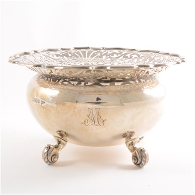 Lot 140 - Edwardian silver bowl, Walker & Hall, Chester 1907