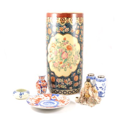 Lot 32 - An Imari plate, stencilled and painted decoration, ...
