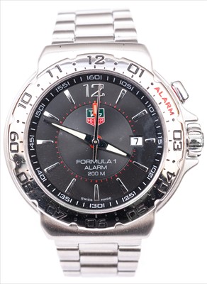 Lot 725 - Tag Heuer - a gentleman's Formula 1 Alarm quartz wrist watch