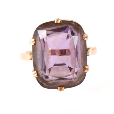 Lot 280 - An amethyst dress ring.