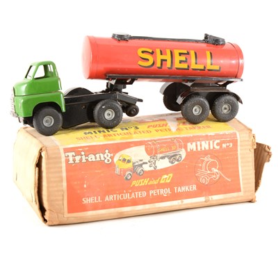 Lot 121 - Tri-ang Minic tin-plate no.3 Shell / BP petrol tanker, boxed.