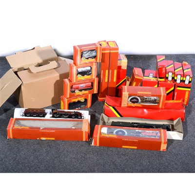 Lot 21 - Hornby Dublo OO model railways; a selection to include locomotives etc
