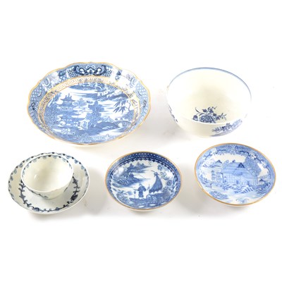 Lot 29 - A Caughley blue and white basin, ...