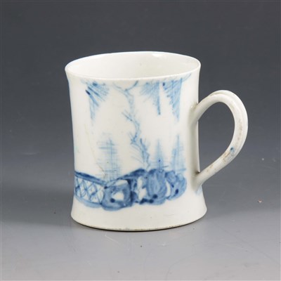 Lot 14 - A small English blue and white porcelain mug, probably Lowestoft
