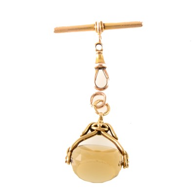 Lot 419 - A citrine fob, a 15 carat yellow gold swivel fastener and T bar
