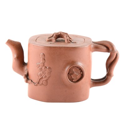 Lot 60 - A Chinese Yixing type red ware teapot, ...