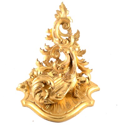 Lot 205 - A Florentine style carved wood and gilt gesso corner wall bracket