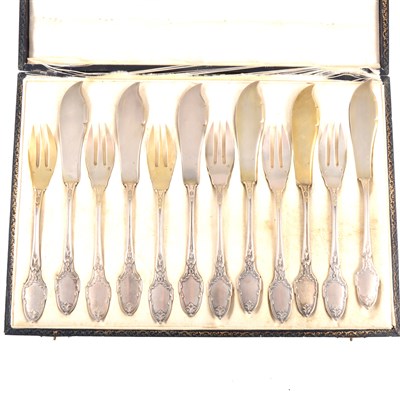 Lot 267 - A cased set of French 800 standard silver fisheaters