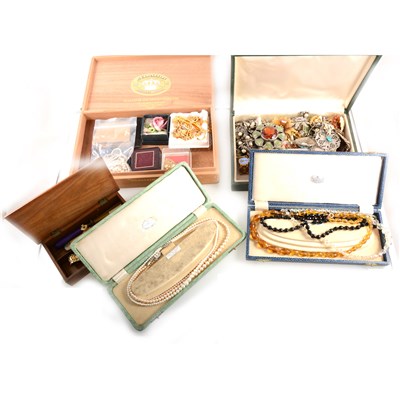 Lot 416 - A collection of costume jewellery and accessories.