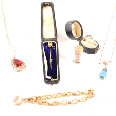 Lot 270 - A small selection of yellow metal jewellery